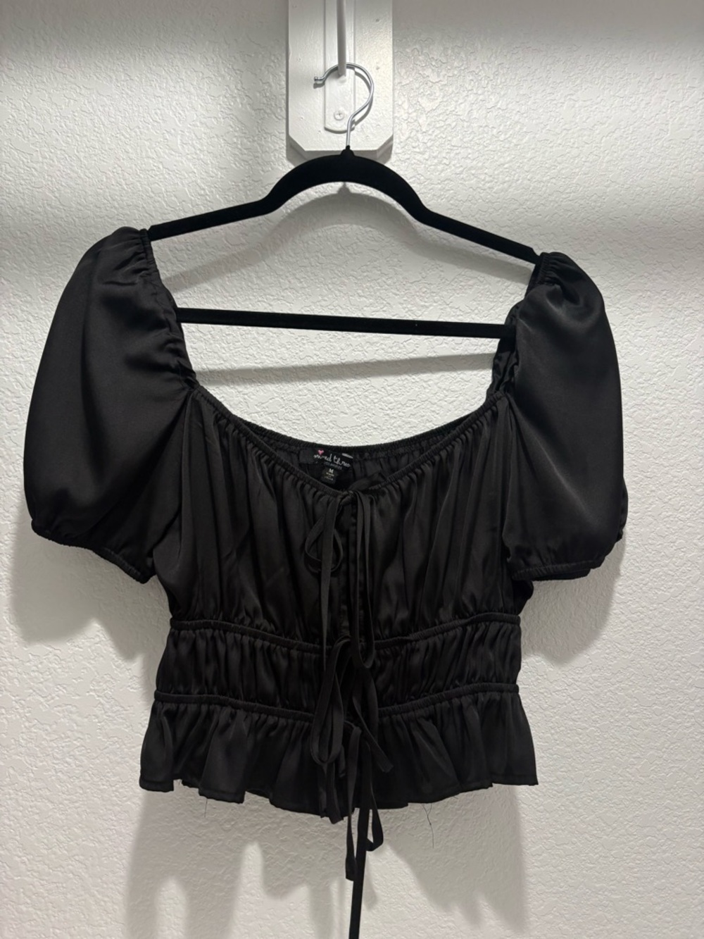 Mixed threads Smocked Puff-Sleeve Crop Top - Black